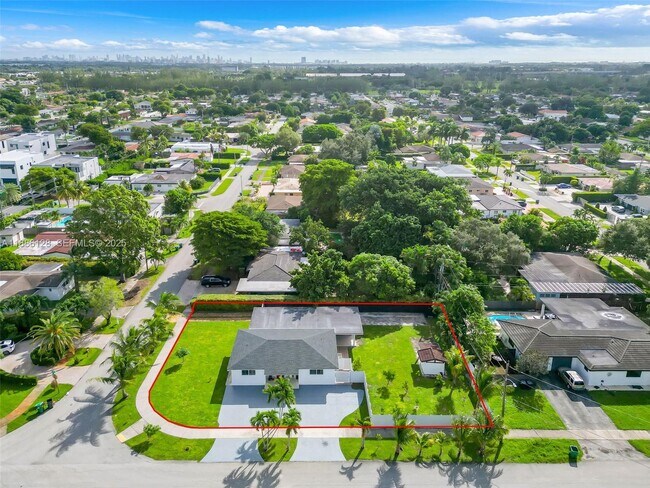 Building Photo - 4301 SW 85th Ave