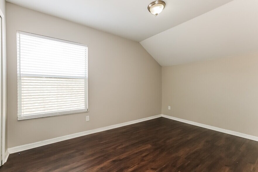 Building Photo - 6023 Sand Key Ln