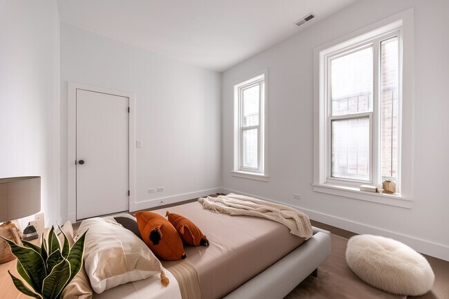 Building Photo - 1456 N Kedzie Ave