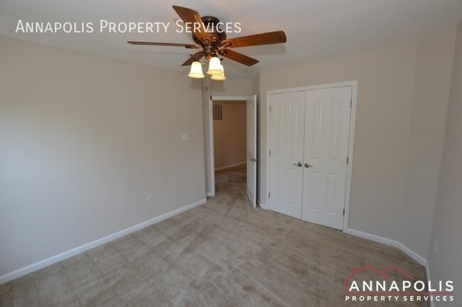 Building Photo - 122 Farmbrook Ln