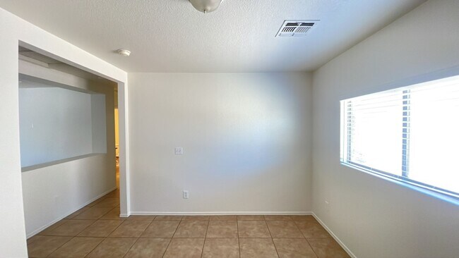 Building Photo - Cozy 3 bedroom home in Surprise!