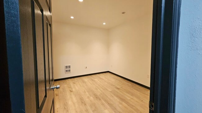 Building Photo - 14891 E Centrepoint Dr