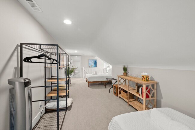 Building Photo - Executive Furnished Rental in Olde Towne East