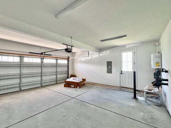 Building Photo - STUNNING and SPACIOUS!