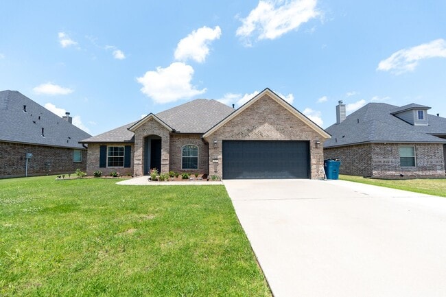 Primary Photo - Modern Living in Waterford Bend