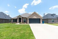 Building Photo - Modern Living in Waterford Bend