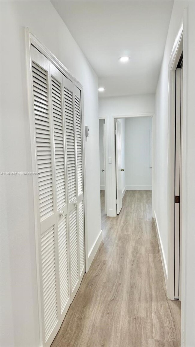 Building Photo - 1547 SW 137th Pl