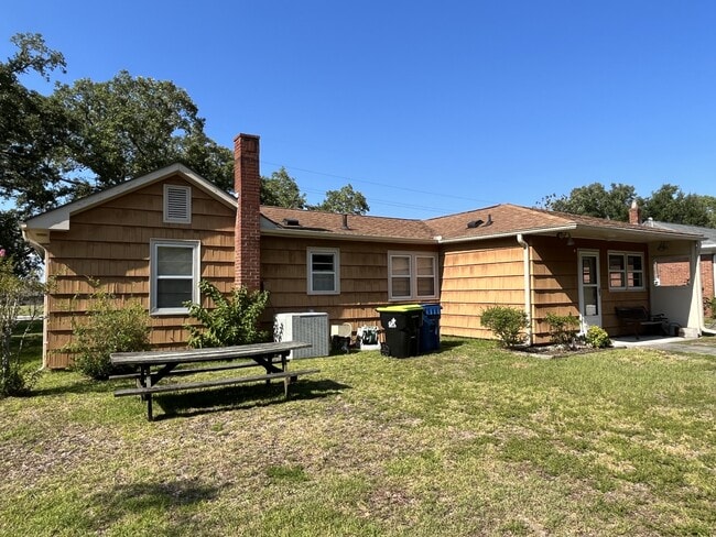 Building Photo - 3205 Bridges St