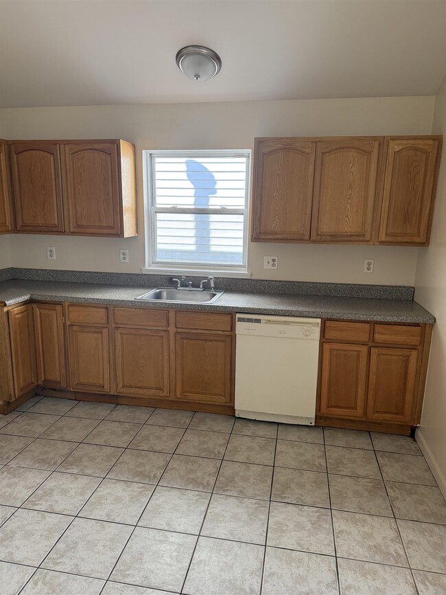 Building Photo - 99 Bidwell Ave