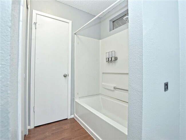 Building Photo - 10614 Marias River Dr