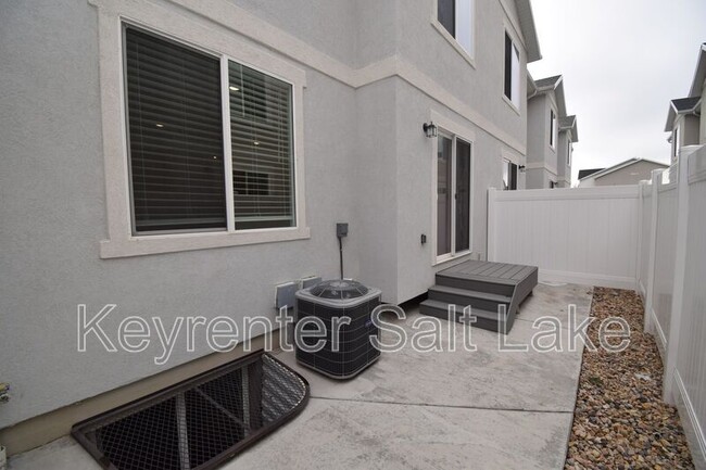 Building Photo - 397 N Buoy Ln