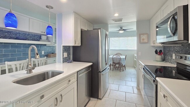 Building Photo - 608 Beach Park Ln
