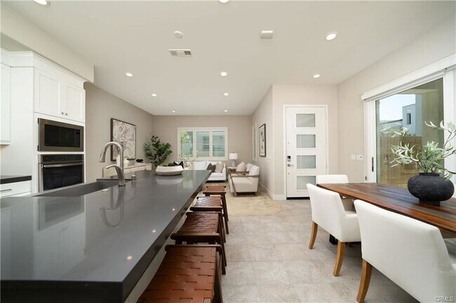 Building Photo - 109 Pitch