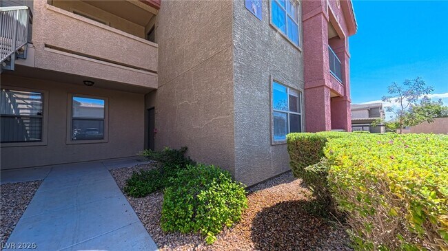Building Photo - 8000 W Badura Ave