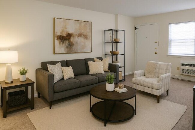 Building Photo - Freehold In-Town Commons