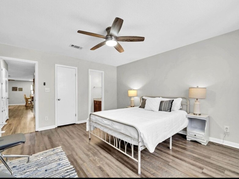 Building Photo - 321 Woodham Ct