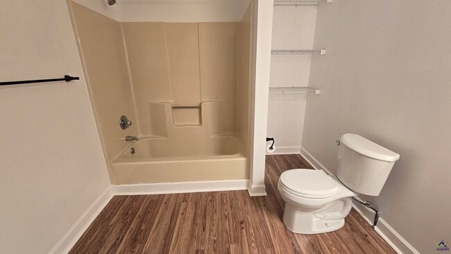 Building Photo - 313 Westcliff Center St