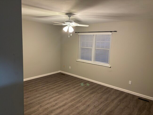 Building Photo - 813 S Grosvenor Ct