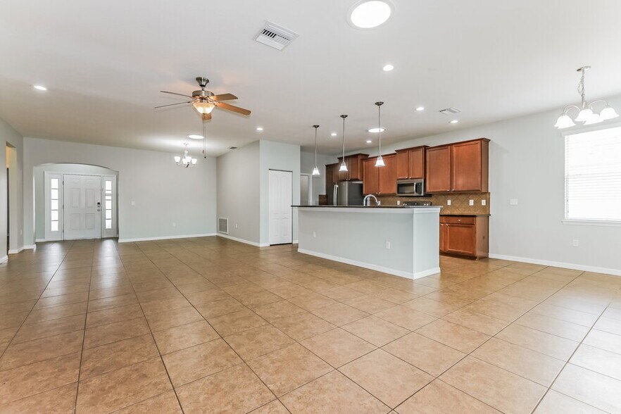 Building Photo - 6442 Twin Bridges Dr