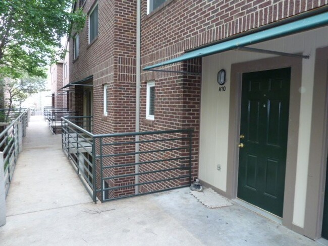 Building Photo - Upper level towh-home style 2br condo in C...