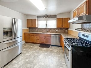 Building Photo - Cozy 3BR/1BA - Pet Friendly Up To 2 Pets Under 35#