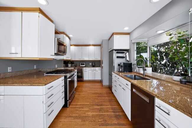 Building Photo - 5615 Princeton Ave NE