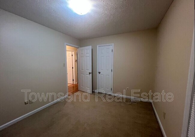 Building Photo - 3330 Crosswinds Dr