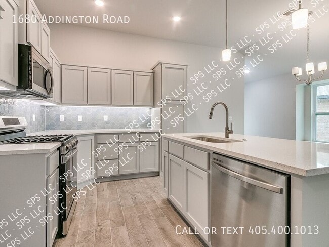 Building Photo - 1680 Addington Rd