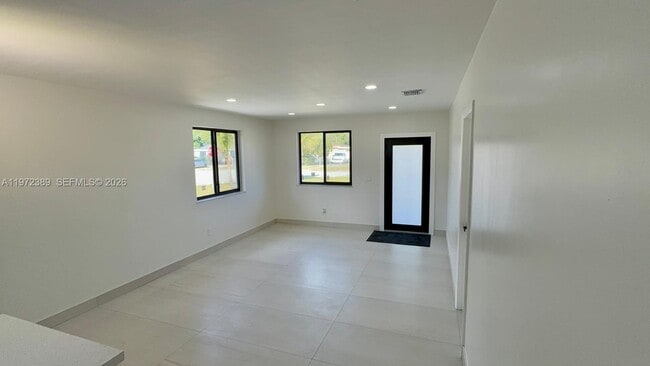 Building Photo - 800 Jann Ave