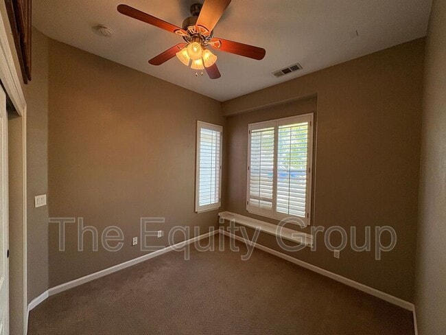 Building Photo - 2511 S Peppertree St