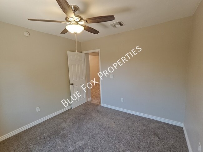 Building Photo - 619 S Highland Ave