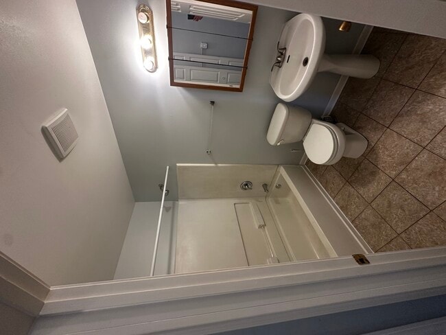 Building Photo - 1028 S State St