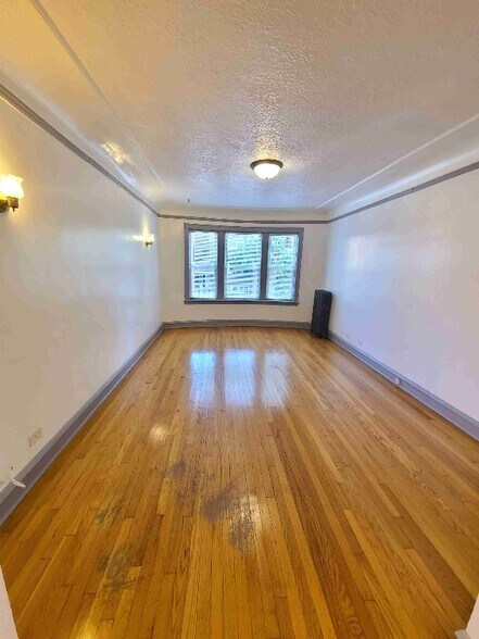 Building Photo - 834 N Massasoit Ave