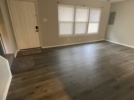 Building Photo - 12 Farmhouse Rd