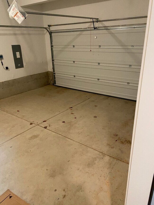 Building Photo - AVAILABLE NOW!!! 4BD/3BA - Pet friendly + Fenced Yard & Washer/Dryer Included - Great South Locat...