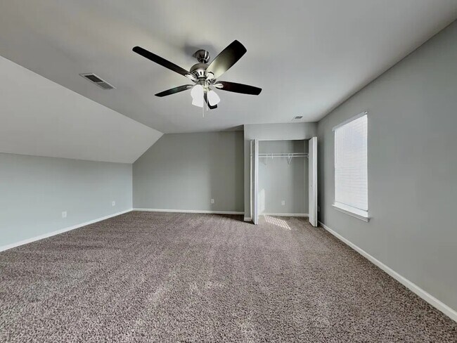 Building Photo - 7022 Tanners Creek Dr