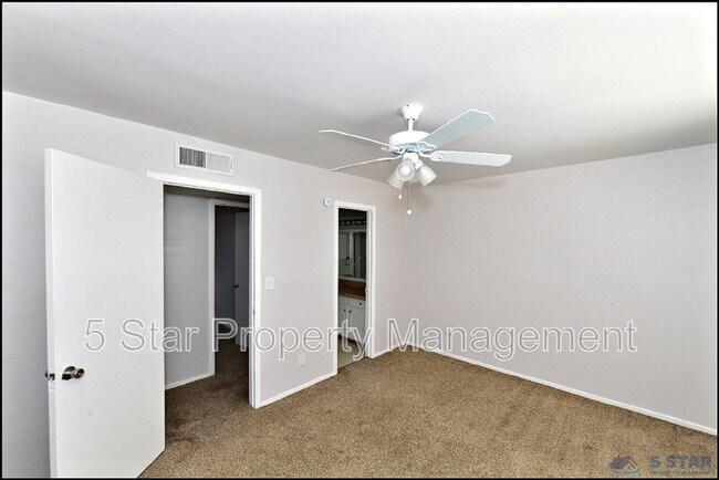 Building Photo - 1916 Lee Elder Dr