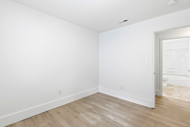 Building Photo - Updated 3-Bedroom Home with Modern Comforts Near Downtown Wilmington