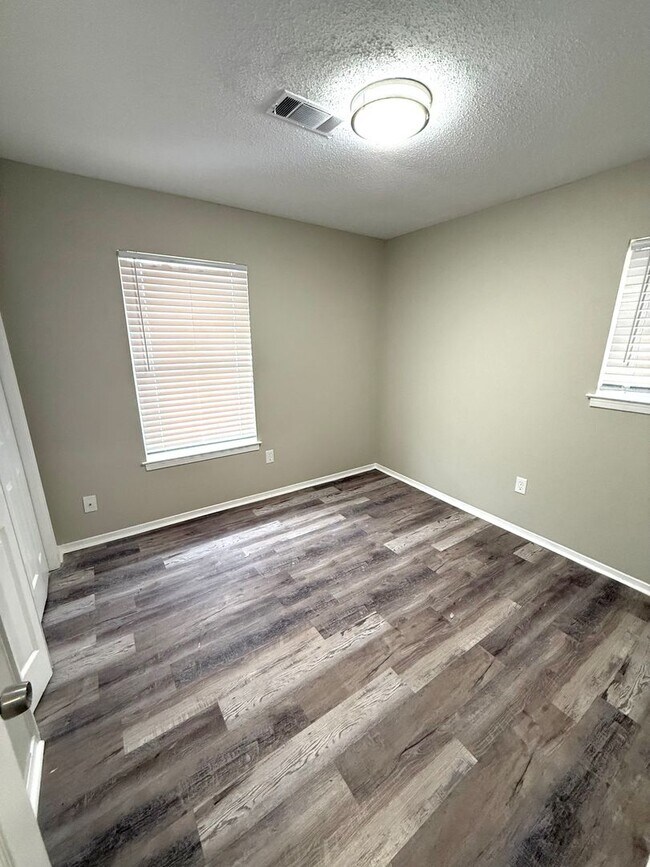 Building Photo - ** 4 Bed 2 Bath located in Montgomery East ** Call 334-366-9198 to schedule a self tour