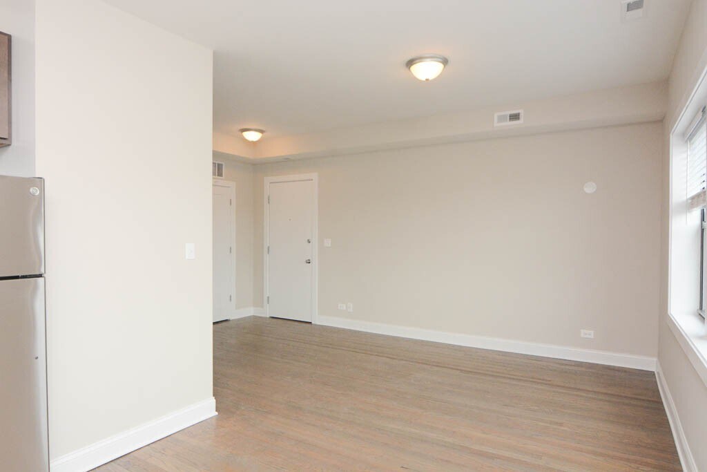 Building Photo - 3407 W Fullerton Ave