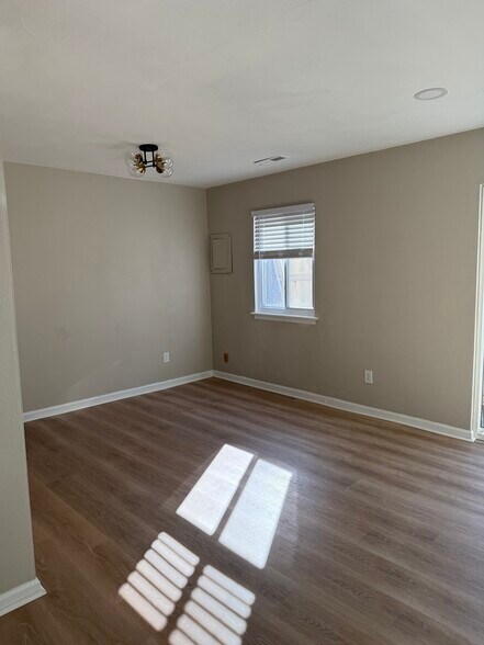 Building Photo - 3492 Woodburne Dr