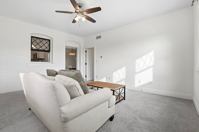 Building Photo - 1 Fox Hill Dr