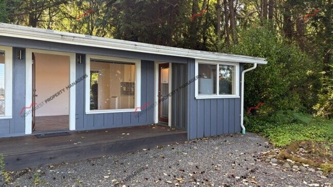 Building Photo - 609 68th Ave NE