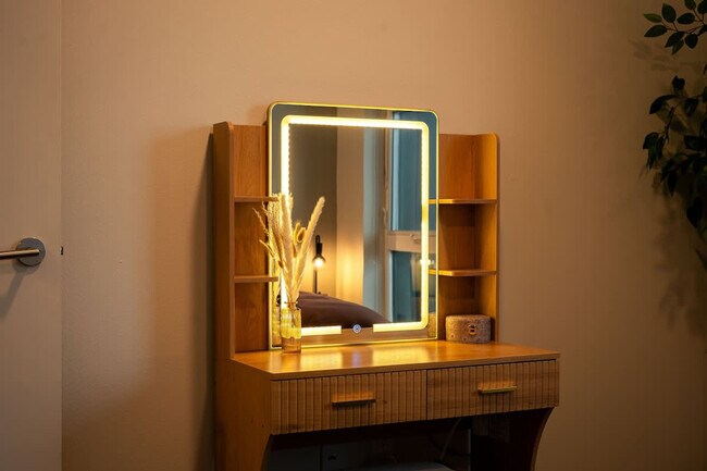 Building Photo - 111 S Adams St