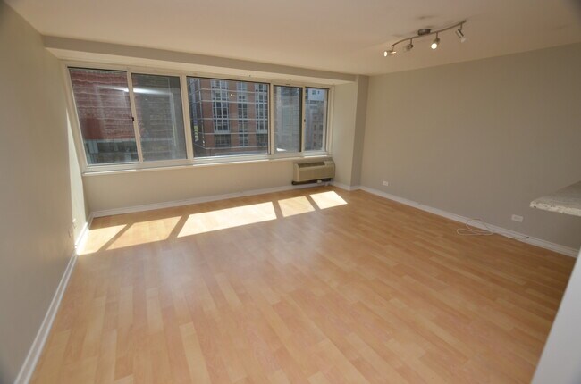 Building Photo - 211 E Ohio St