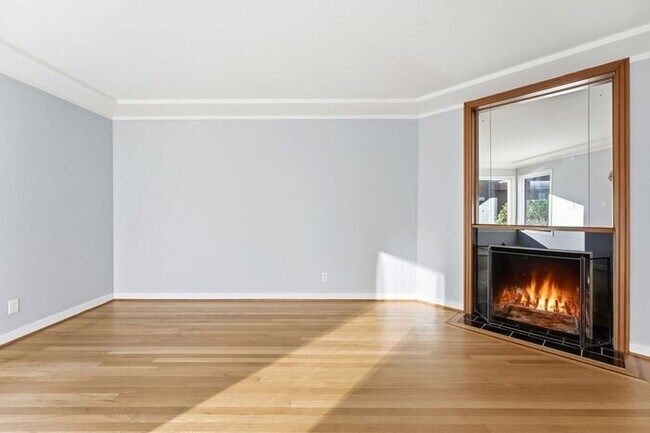 Building Photo - Corner of Character • Rare 2BD Residence at NE 16th & Weidler – Irvington/Lloyd District