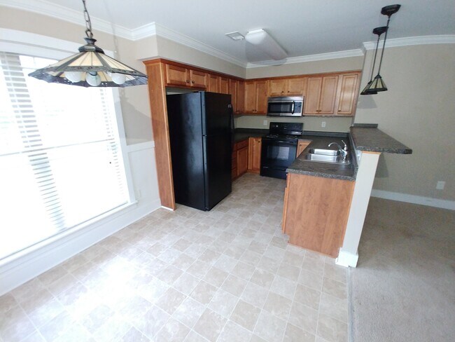 Building Photo - 2000 Rossburg Pl