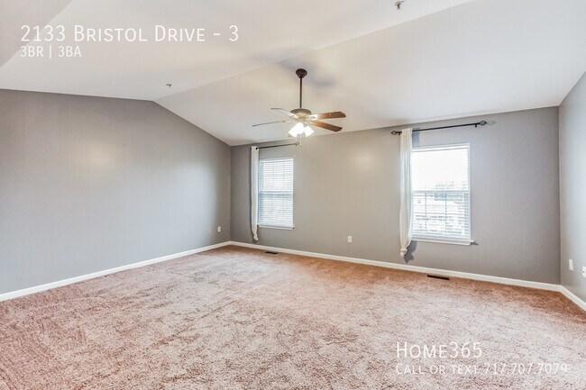 Building Photo - Three Bedroom Townhome Avington Park Commu...