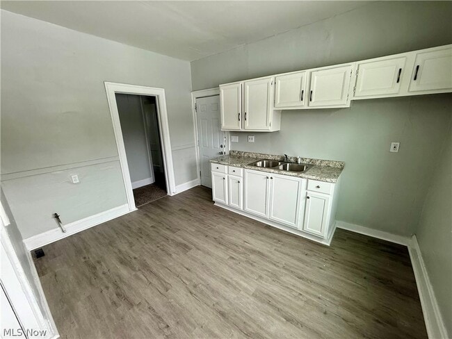 Building Photo - 9215 Yale Ave