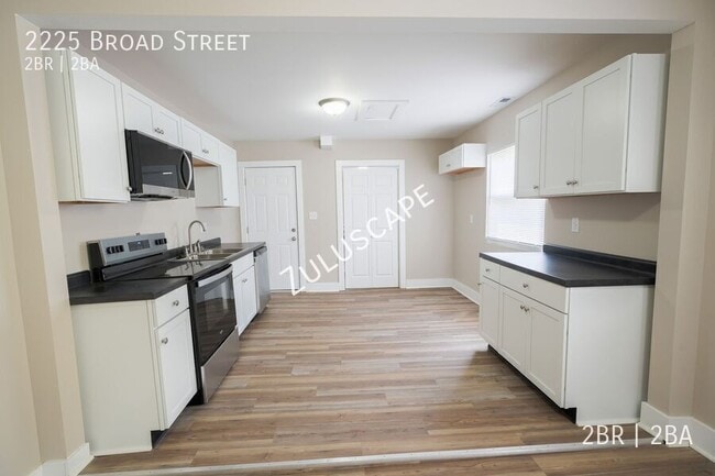 Building Photo - 2225 Broad St